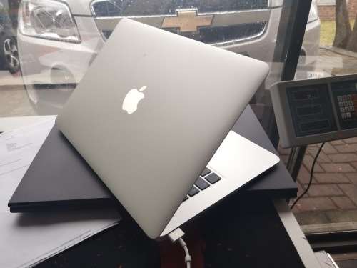 **EXCELLENT**MINT**APPLE MACBOOK AIR i5*64GB SSD*2GB RAM*11"HD*